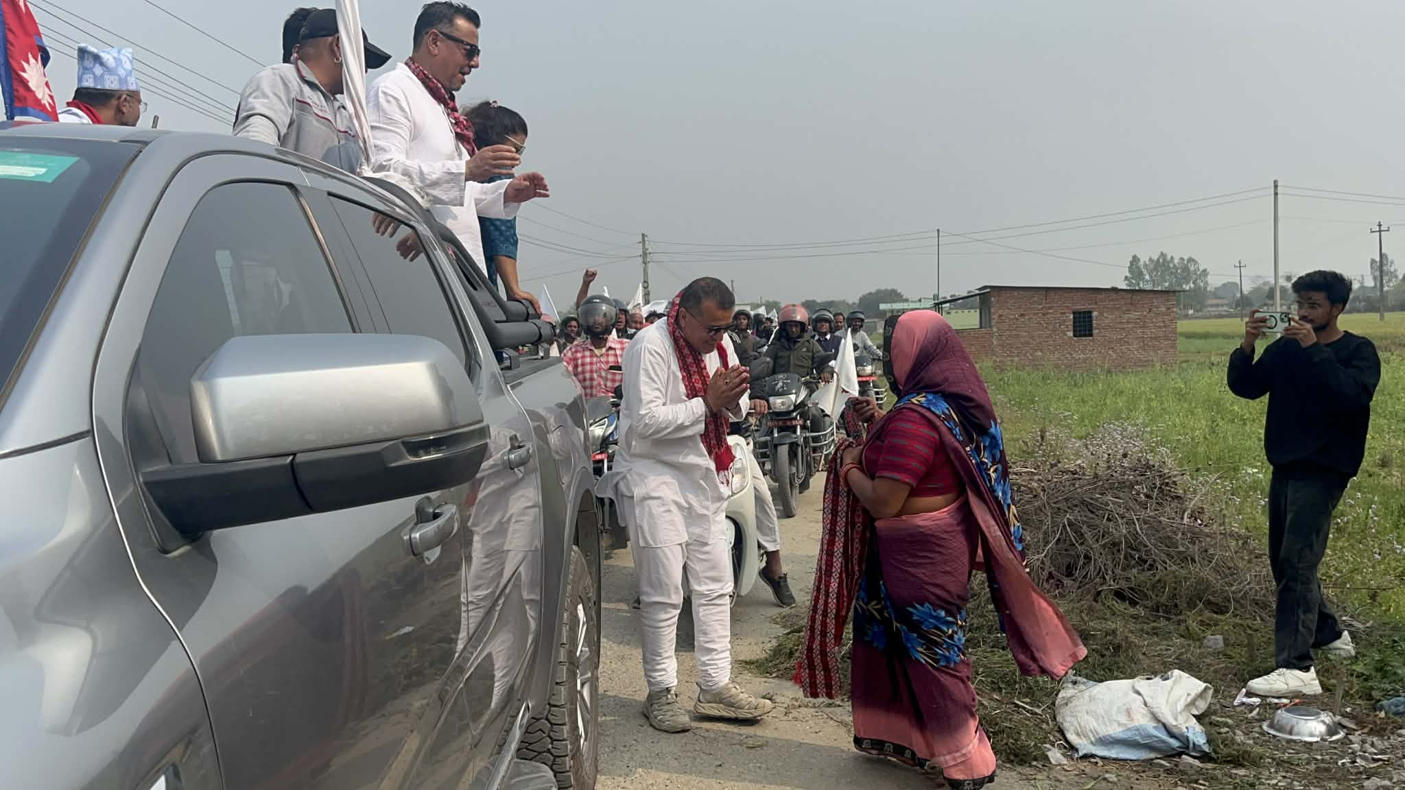 घरदैलोमा जनमत सङ्कलन गर्दै गौरव बोहरा, रुपन्देही–३ का मुद्दा पहिलो प्राथमिकतामा