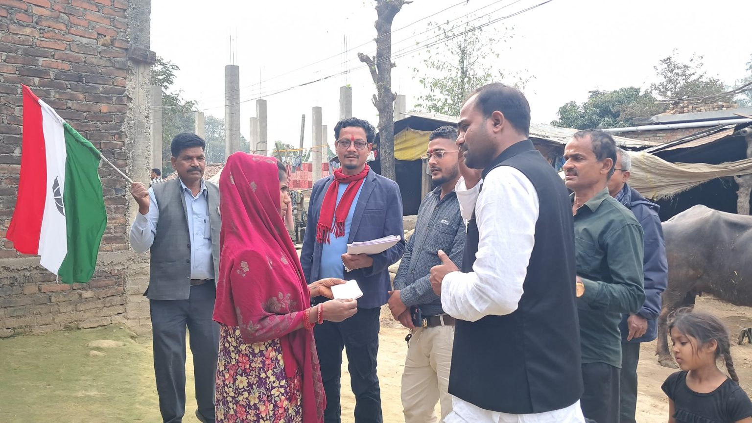 मतदातासँग प्रत्यक्ष संवादमा असलम खान, घरदैलो कार्यक्रम सक्रिय