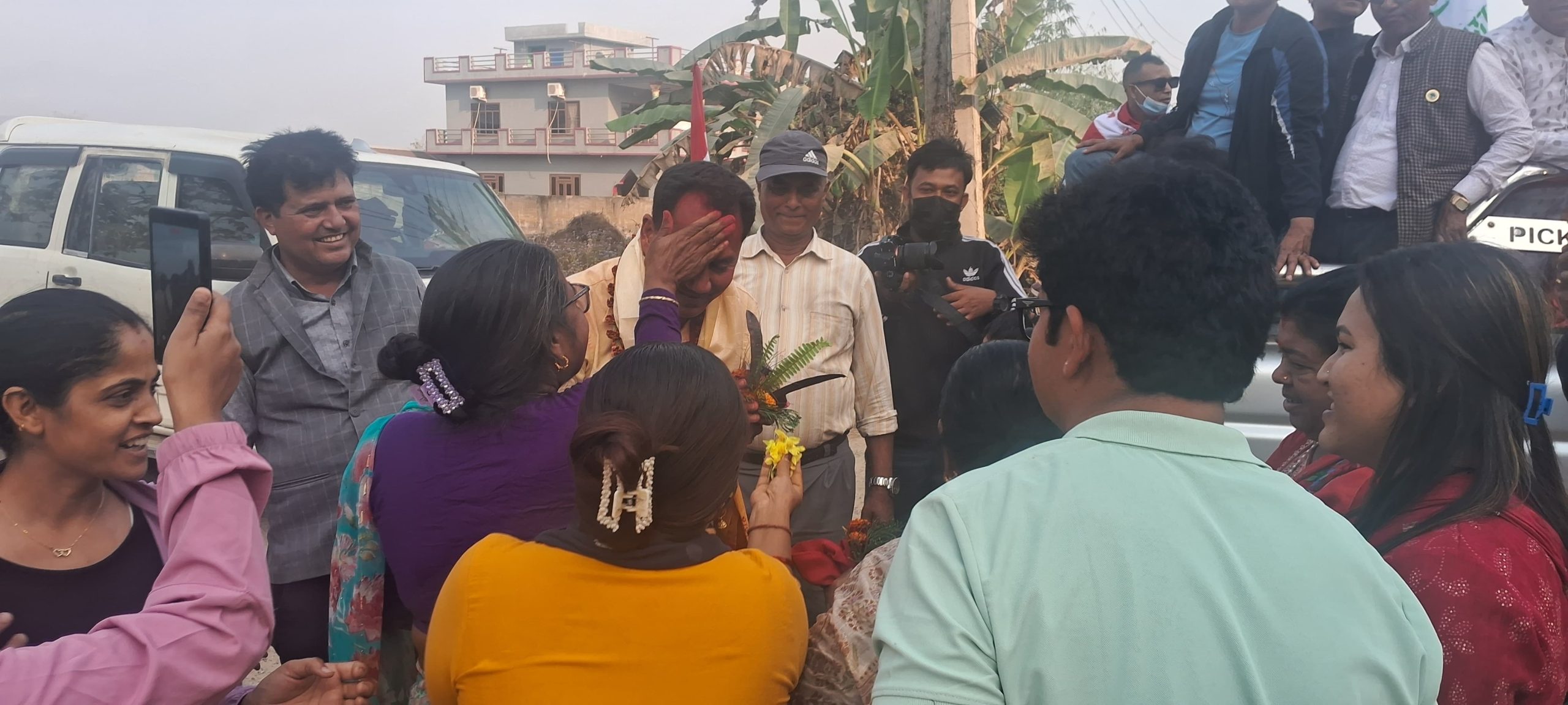 दिगो विकासको एजेन्डासहित घरदैलोमा कांग्रेसका भिम थापा