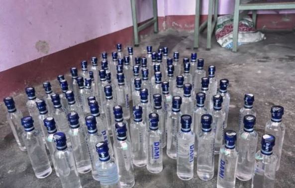 मायादेवी–५ गोनाहामा १०० बोतल मदिरा बरामद